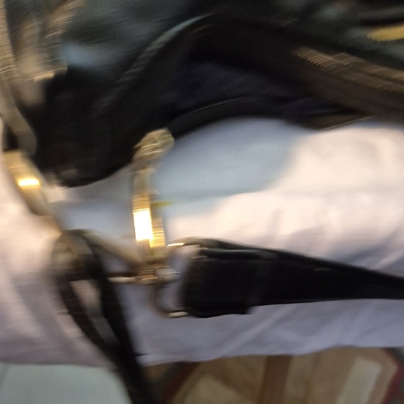 Elegant Black Shoulder Bag with lots of pockets - Picture 12 of 16